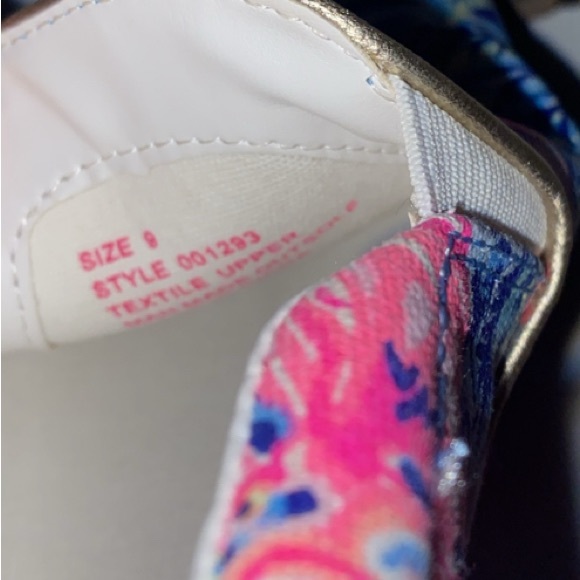 🌴LILLY PULITZER ‘Julie’ Sneaker in Lapis Blue Beach Club Blossoms Print - Picture 14 of 16